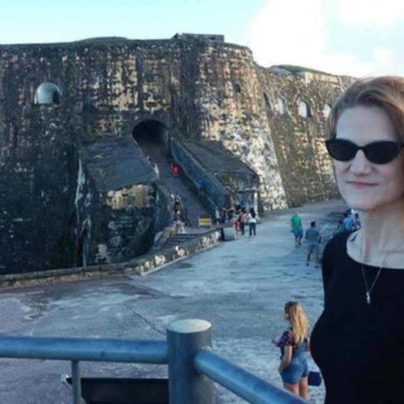 Meet your Posher, Christine - Picture 3 of 3